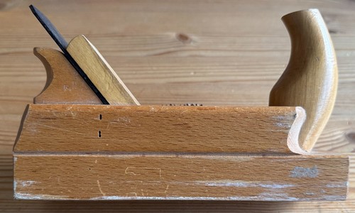 Alter hobel aus holz mit - hobel,