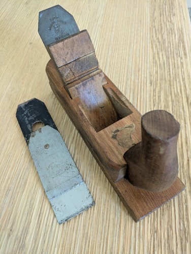 Alter holzhobel mit - mit, 48